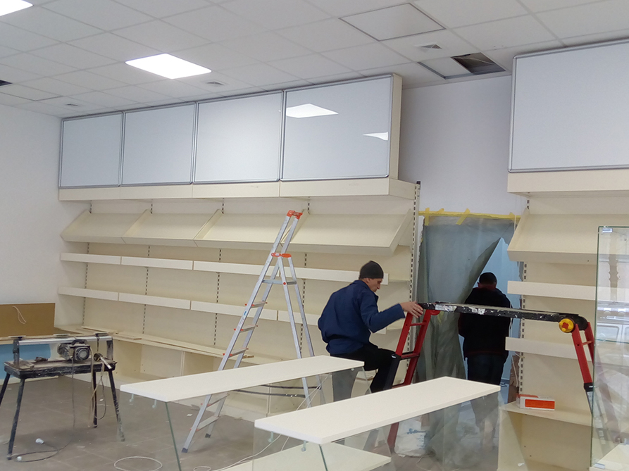 Витрины. Стеллажи. Магазин Жако